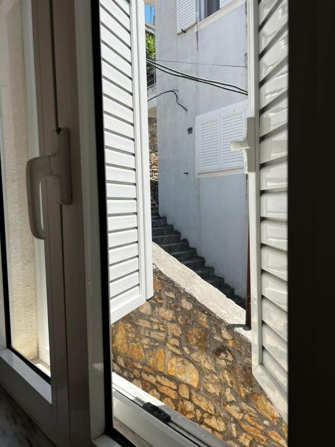 Nona'S Rooms Himare Exterior foto